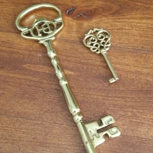 2 gold keys
